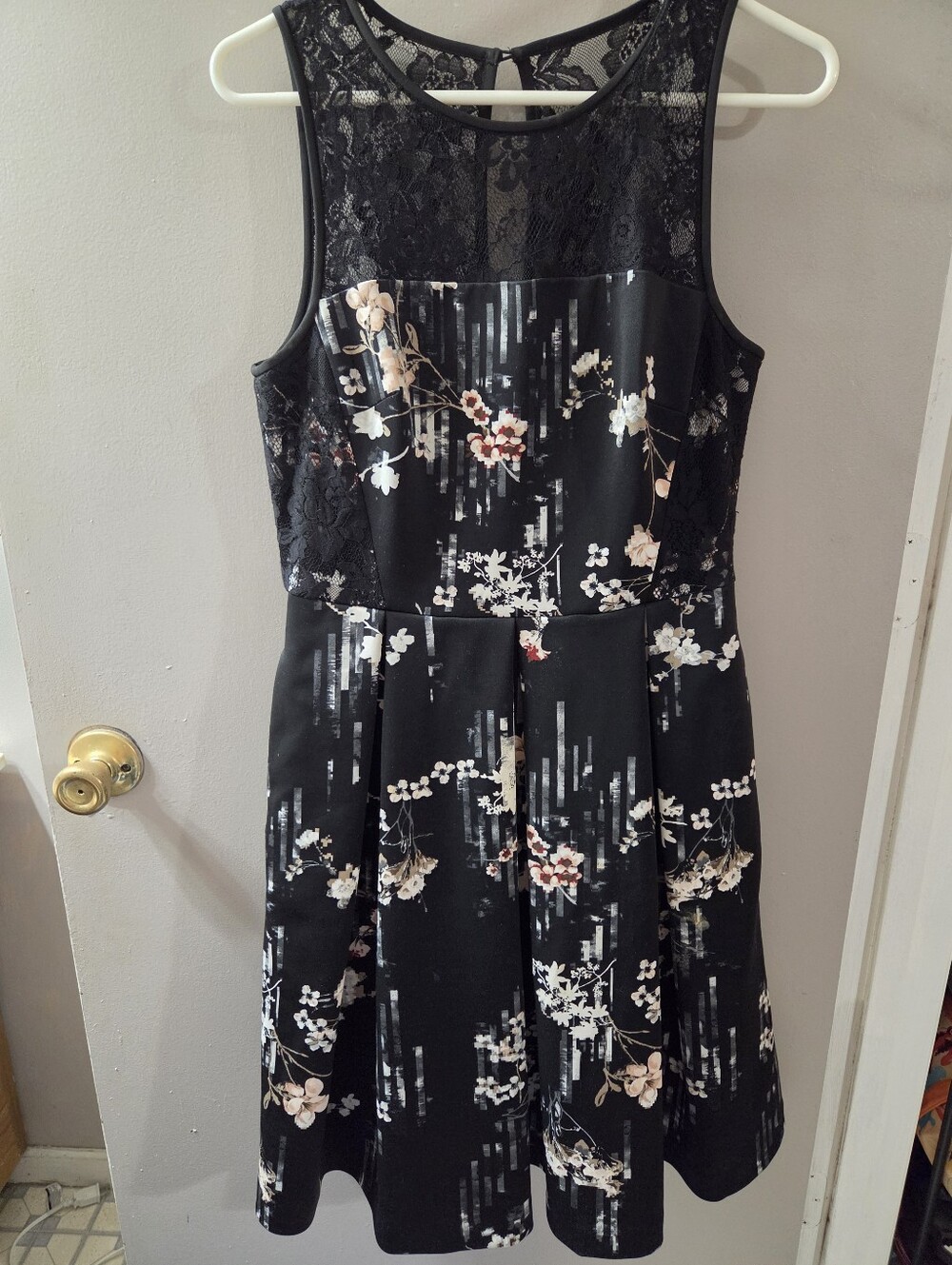 White House Black Mkt Black Floral Cherry Blossom Lace Fit-and-Flare Dress. Sz 8